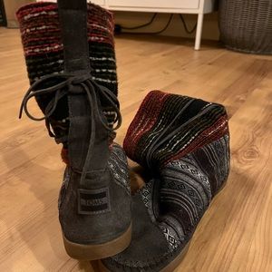 Toms womens boots, size 9.